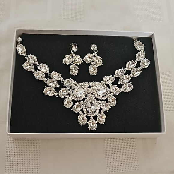 Dress Line Statement Piece Necklace & Earring Set Crystal White - Picture 14 of 16